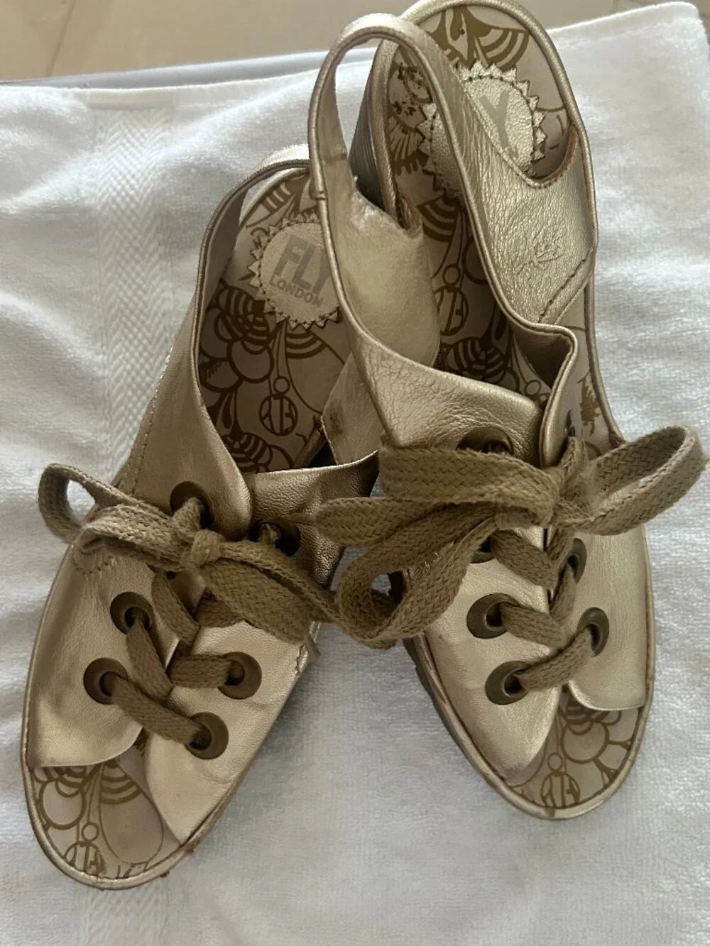 FLY LONDON SHOES - Picture 1 of 4